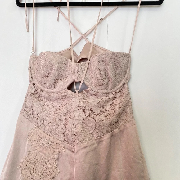 HOUSE OF CB 'Georgia' Crystal Satin and Lace Midi Dress cutout Size M NWOT - Picture 10 of 16